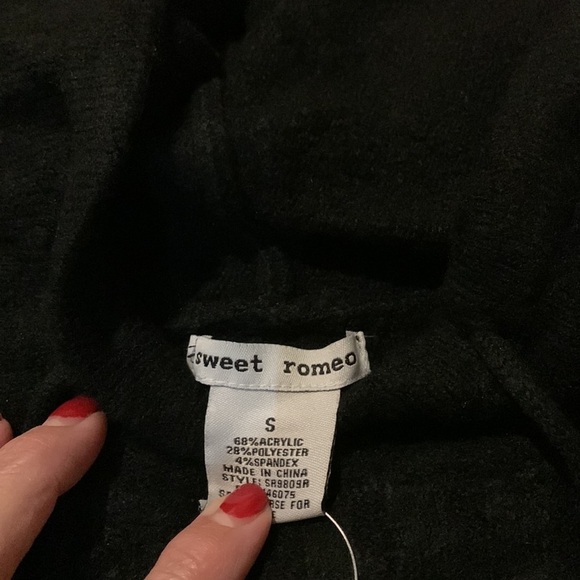 Sweet Romeo black ribbed sweater hoodie. NWT. Small - Picture 6 of 8